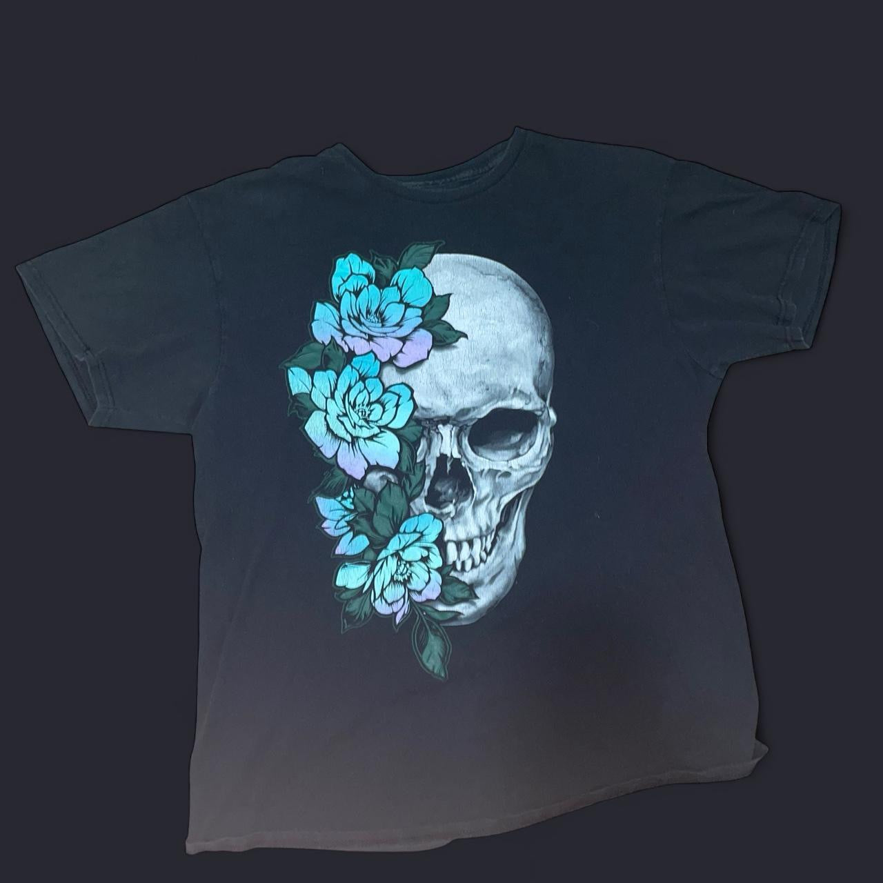Y2K Gothic Skull & Roses Graphic Tee – Vintage Grunge Aesthetic